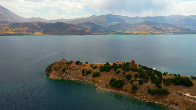 Akdamar Kilisesi: Van Gölü'nün ortasında bir tarih, bir efsane Akdamar Kilisesi: Van Gölü'nün ortasında bir tarih, bir efsane