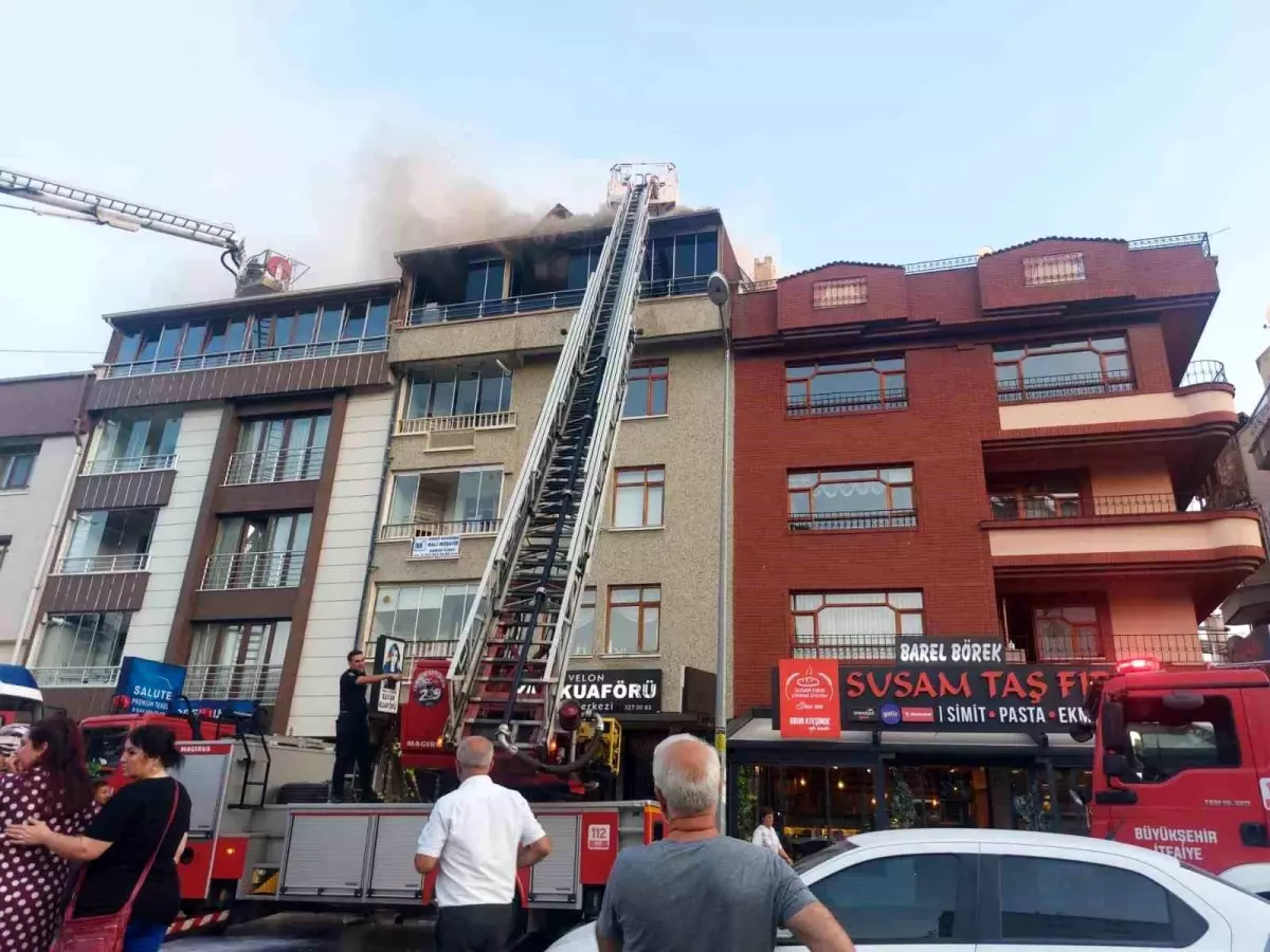 Ankara'da 4 Katlı Binada Yangın: 1 Kişi Dumandan Etkilendi