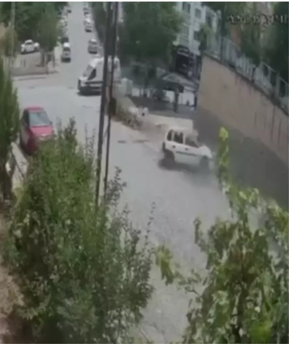 Mamak'ta Otomobil Yayaya Çarptı