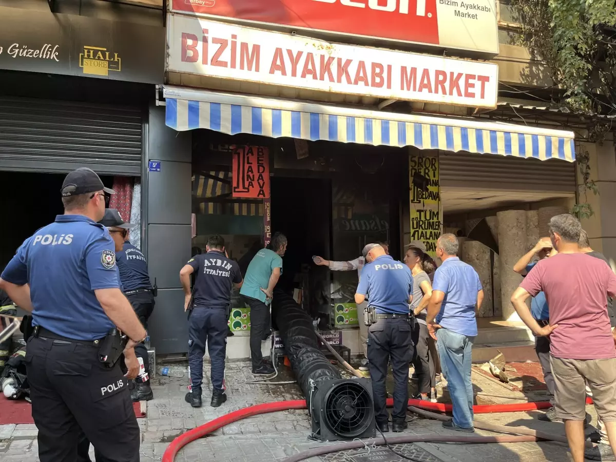 Aydın'da Ayakkabı Dükkanında Yangın: Büyük Zarar