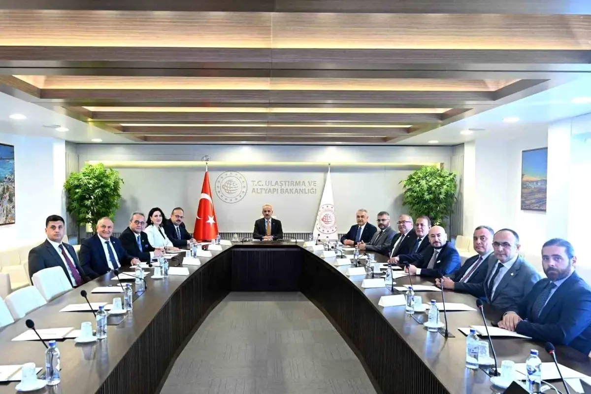 Aydın Heyeti, Ulaştırma ve Altyapı Bakanı Uraloğlu ile Görüştü