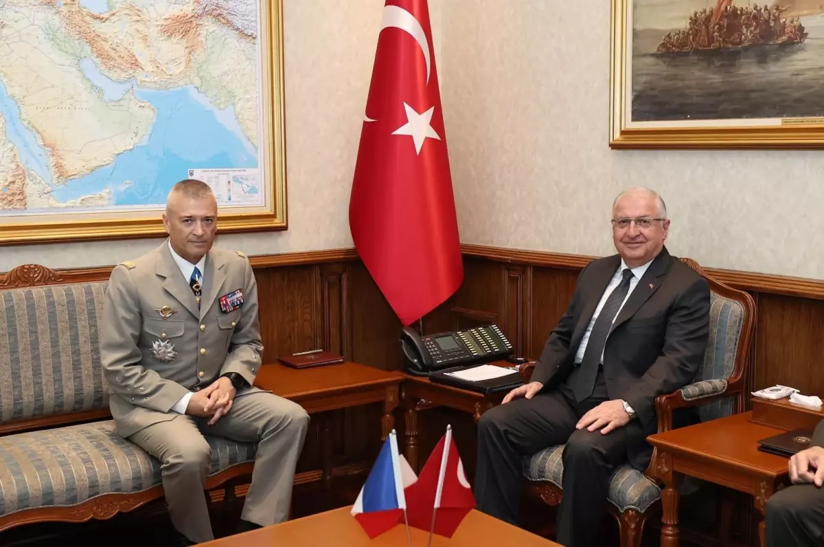Yaşar Güler, Fransa Genelkurmay Başkanı Thierry Burkhard'ı Kabul Etti