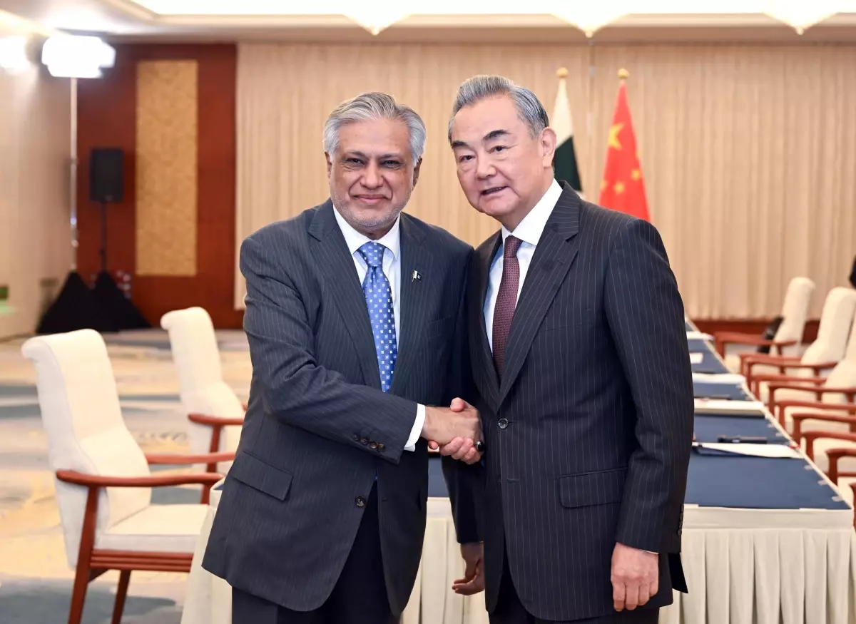 Çin ve Pakistan Dışişleri Bakanları Tianjin'de Bir Araya Geldi