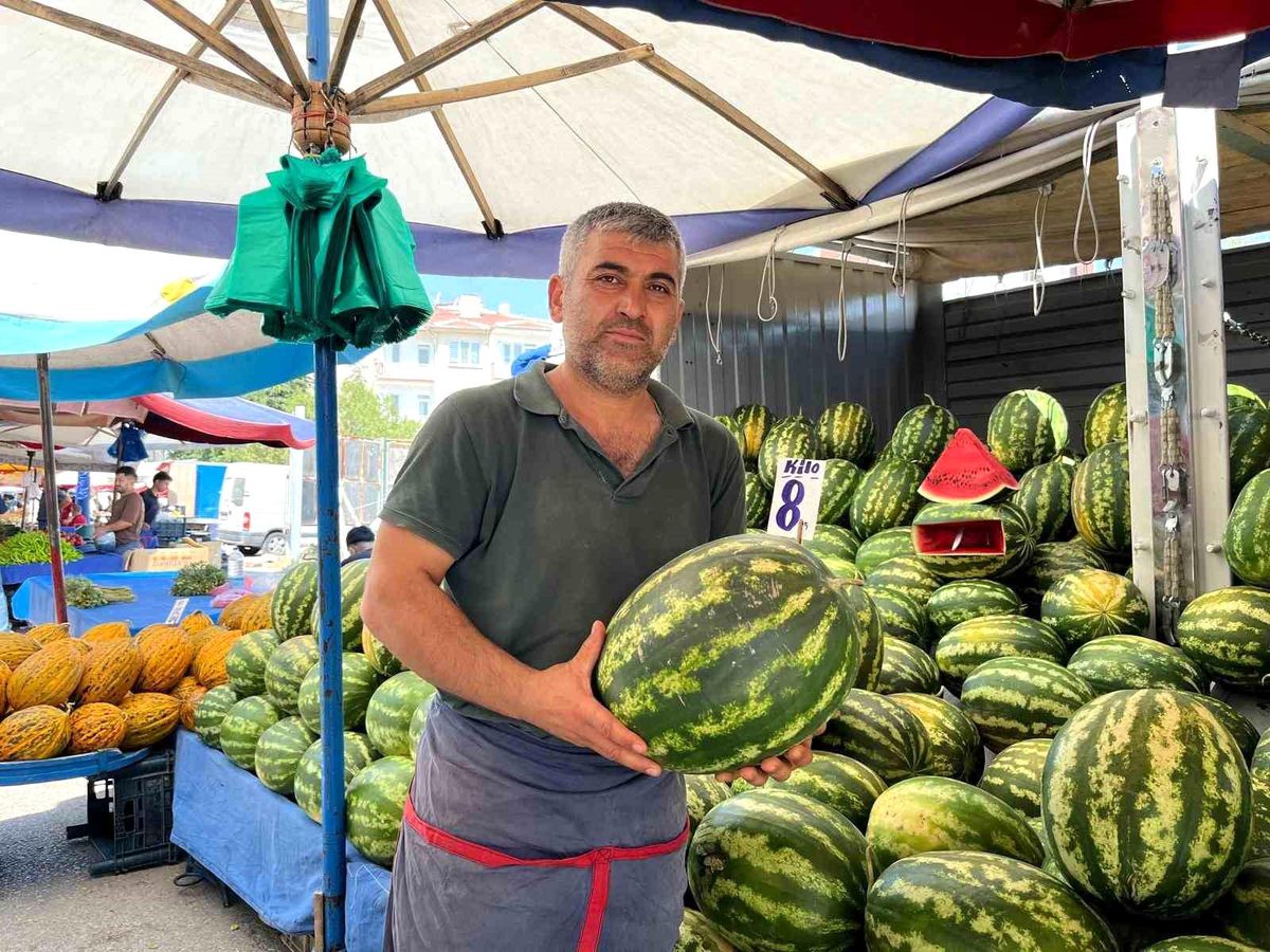 Eskişehir'de Karpuz Fiyatları Düşük Ama Satışlar Beklentinin Altında