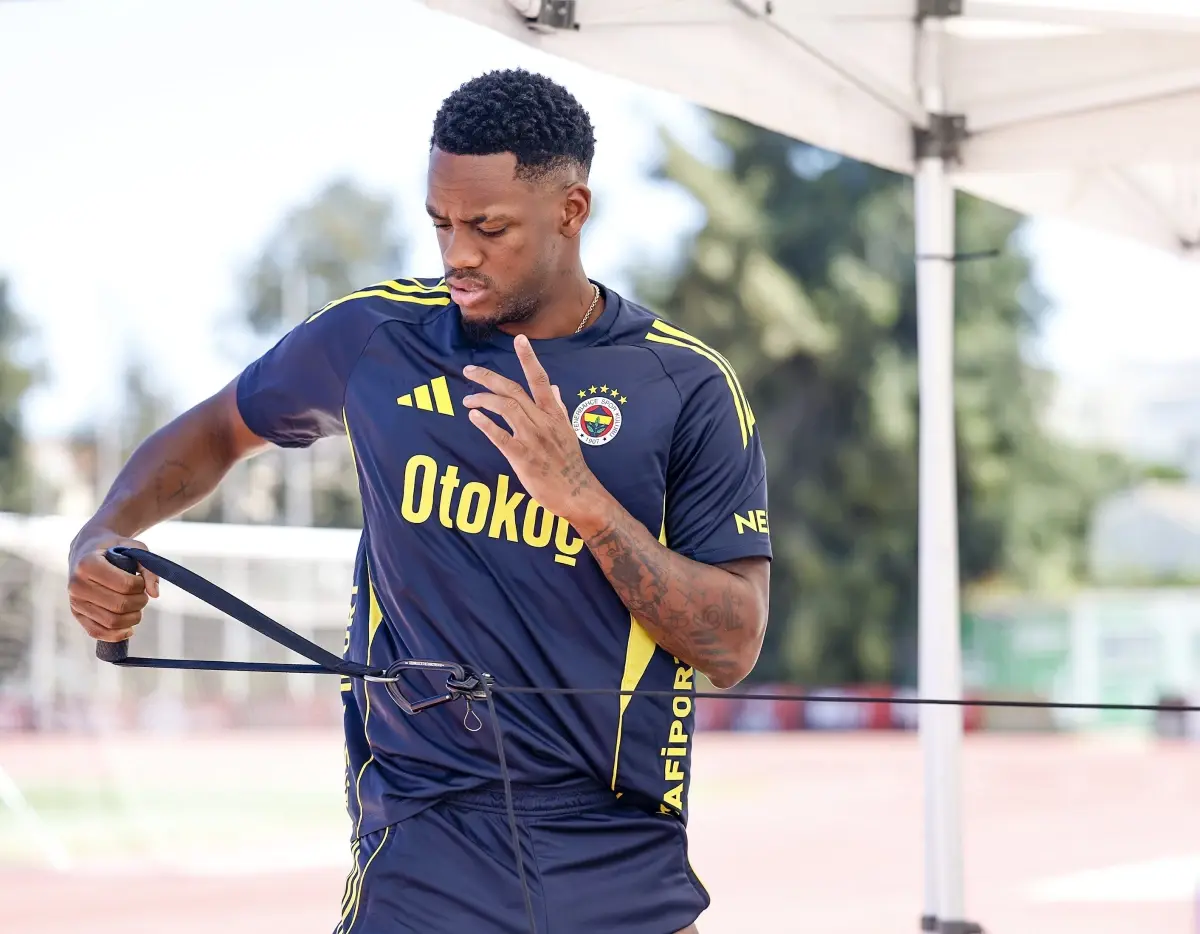 Fenerbahçe'nin Yeni Golcüsü Jhon Duran İlk Antrenmanına Çıktı
