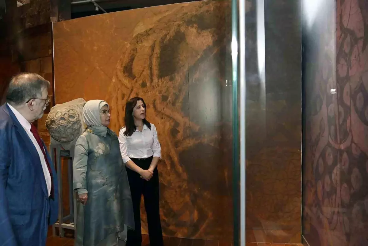 Emine Erdoğan Anadolu Selçukluları Sergisi'ni Ziyaret Etti