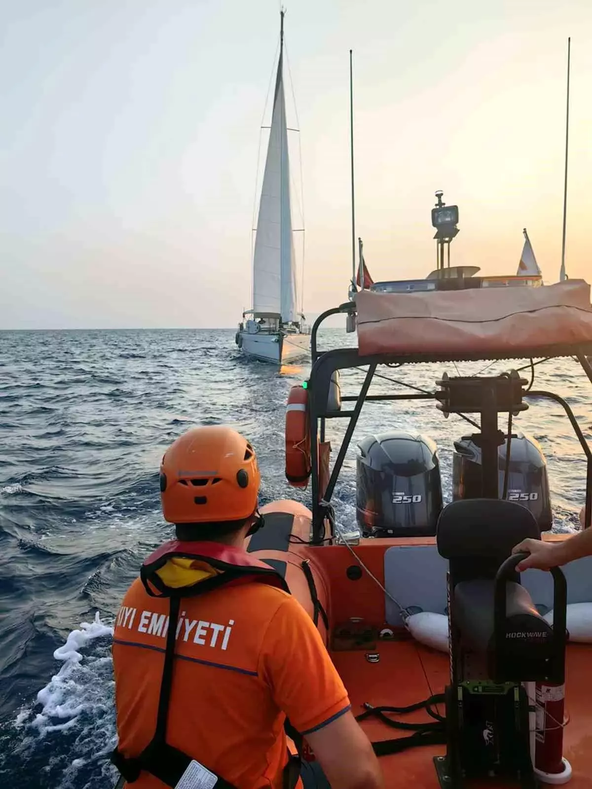 Fethiye Açıklarında Arıza Yapan Yelkenli Tekne Kurtarıldı