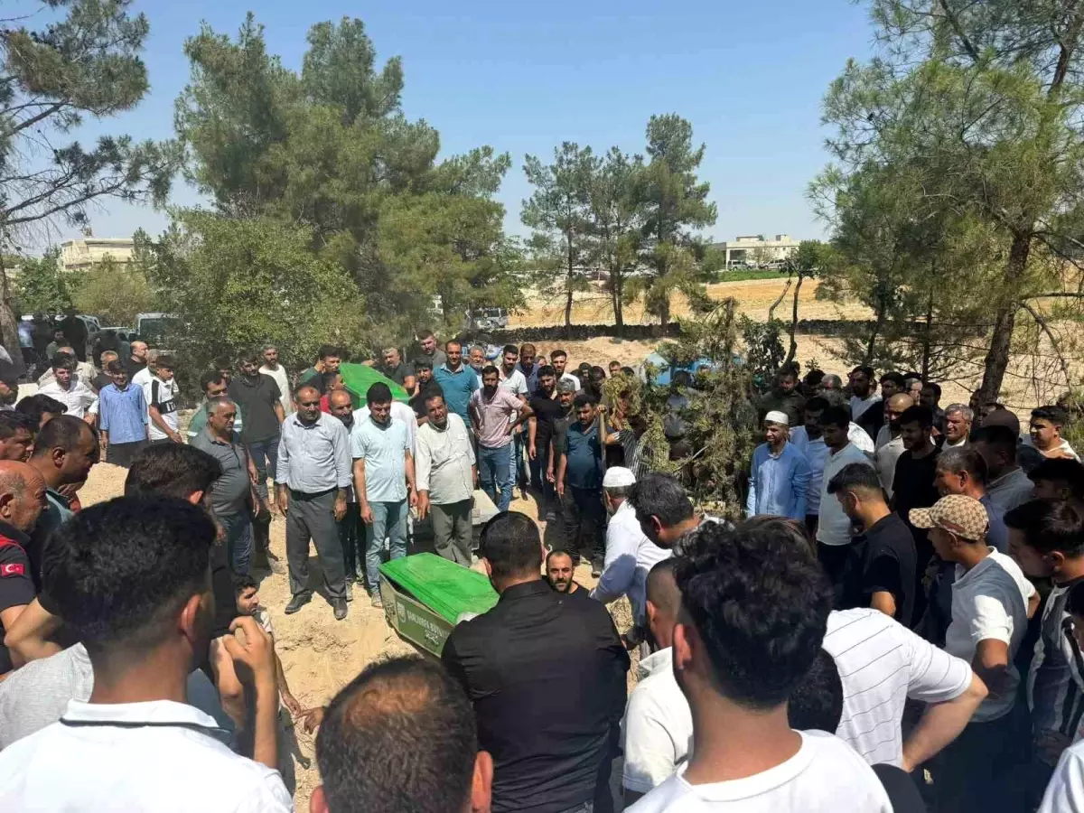 Şanlıurfa'da Boğulan Kız Kardeşler Yan Yana Defnedildi