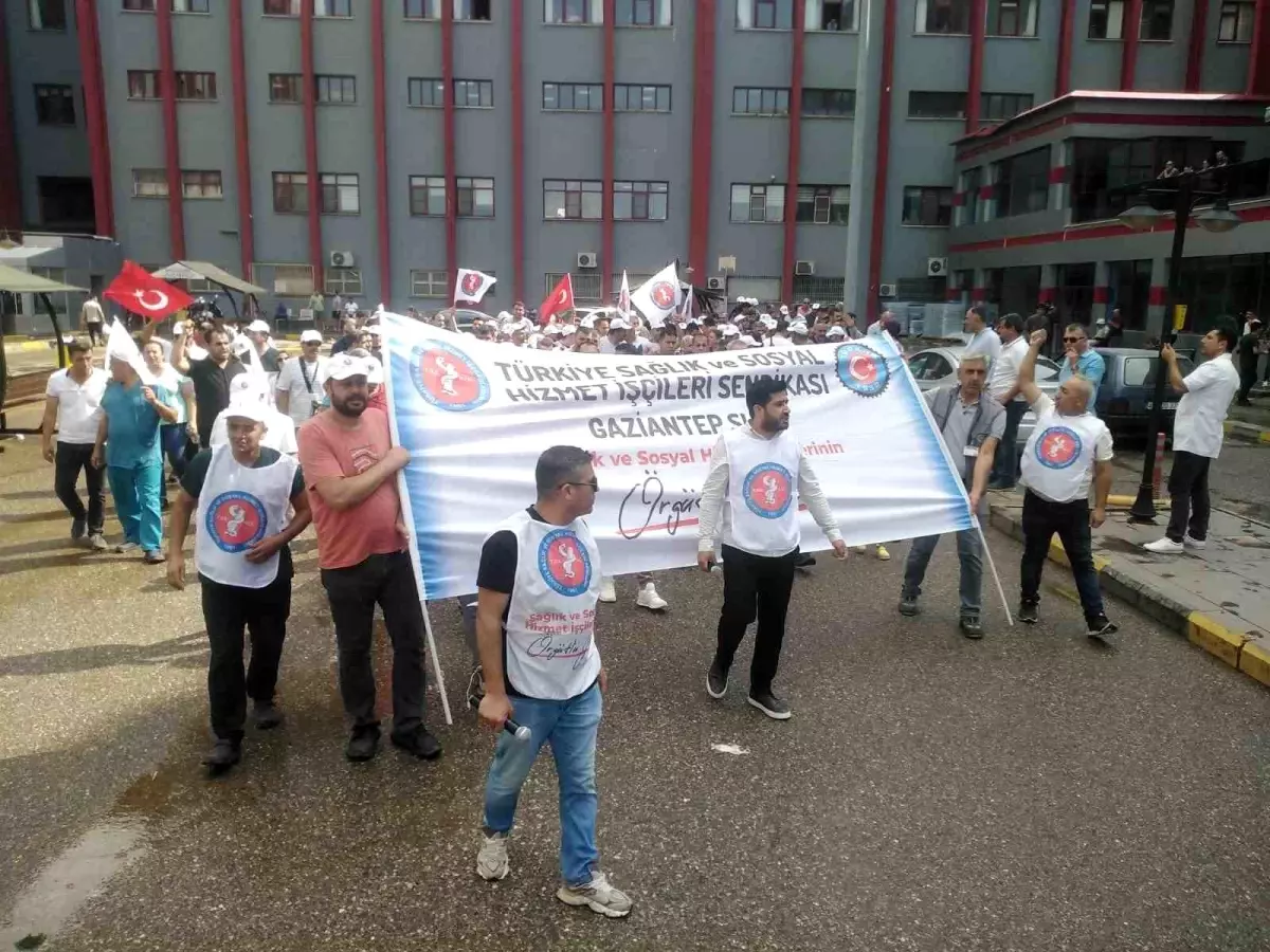 Gaziantep Üniversitesi Hastanesi'nde Sağlık Çalışanları Grevde