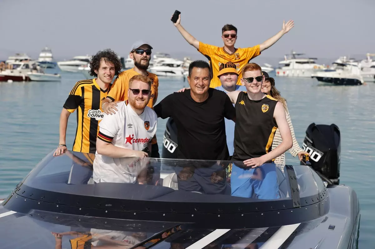 Acun Ilıcalı, Hull City Taraftarlarını Çeşme'de Ağırladı