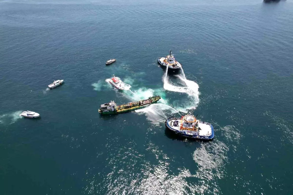 Beylikdüzü'nde Tanker Yangını: Kıyı Emniyeti Müdahale Etti