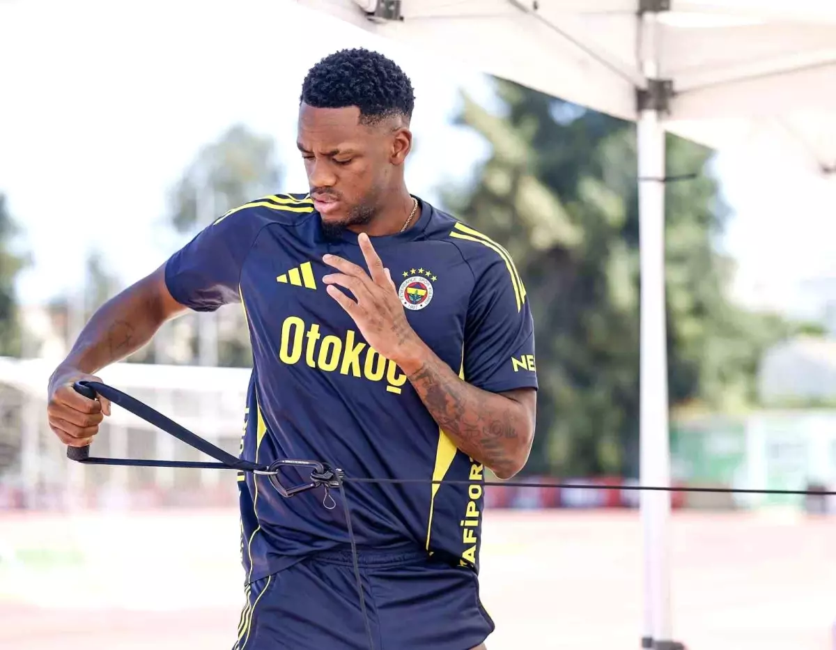 Fenerbahçe'nin Yeni Transferi Jhon Duran İlk Antrenmanına Çıktı