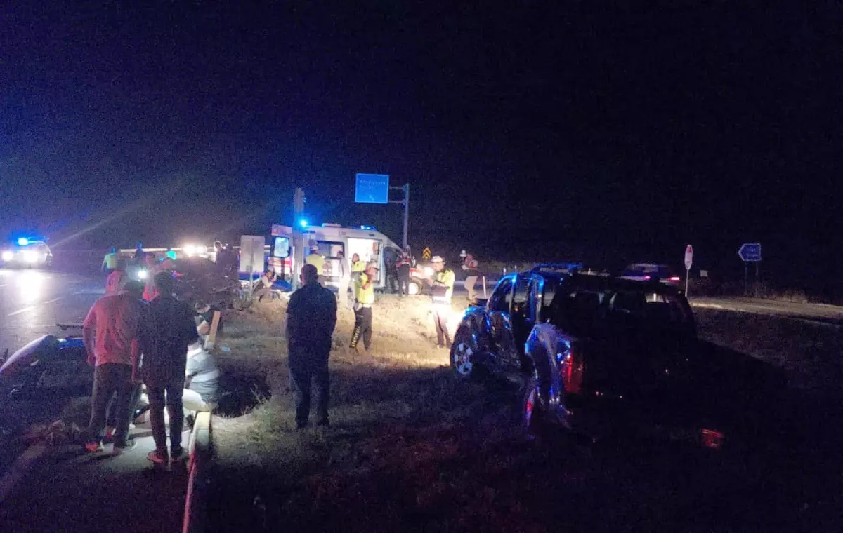 Eski Bitlis Valisi Erol Karaömeroğlu Trafik Kazasında Yaralandı
