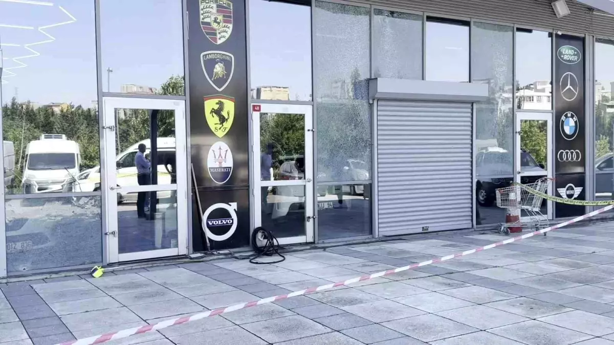 Küçükçekmece'de Oto Galeriye Silahlı Saldırı