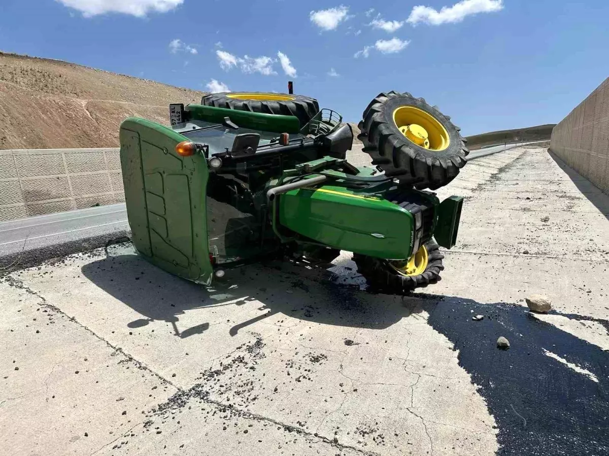 Muş'ta Traktör Takla Attı: 1 Yaralı