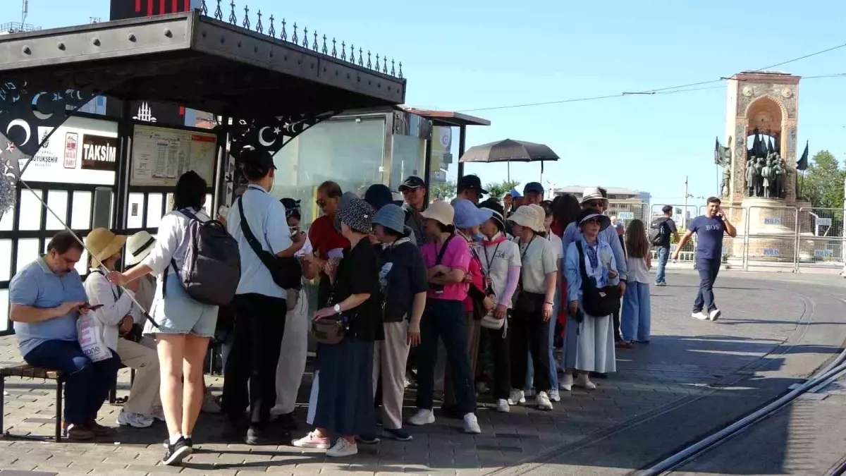 İstanbul'da Sıcak Hava Vatandaşları Bunaltıyor