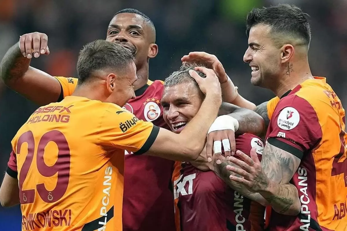 Menajeri İstanbul'a geldi! Galatasaray'dan ayrılıyor