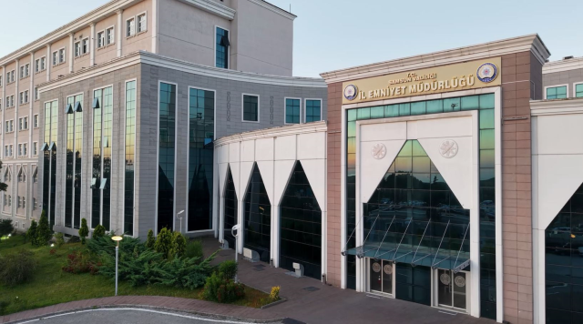 A retired police officer in Samsun was assaulted by a father and son