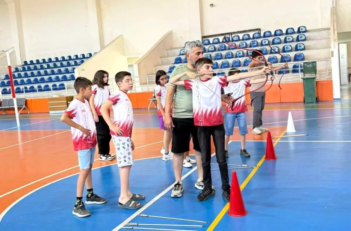 Sarıgöl'de Yaz Dönemi Okçuluk Kursuna Yoğun İlgi