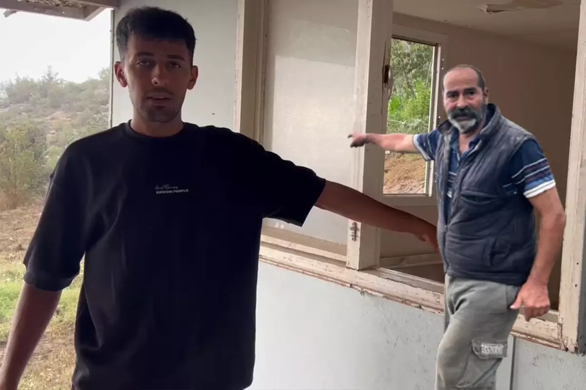 Taş ocağında gerçekleştirilen patlamalarda savrulan taşlardan canlarını zor kurtardılar