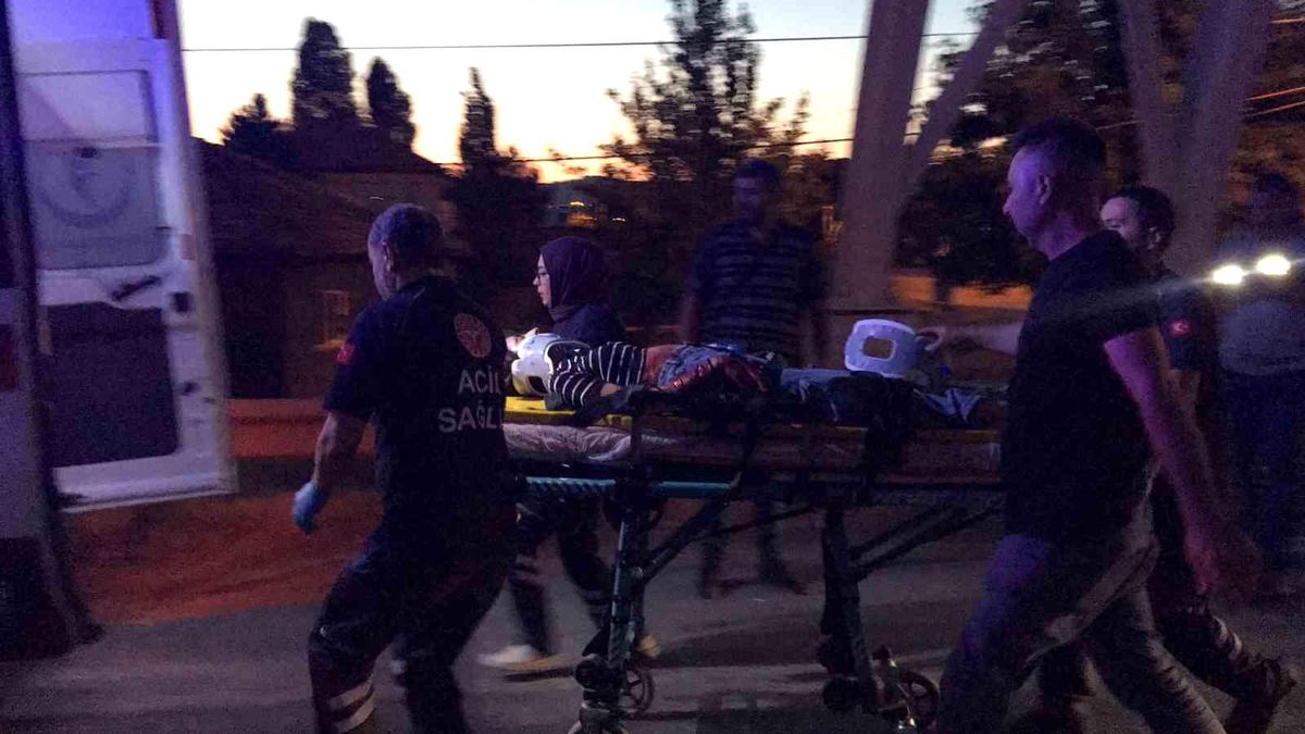 Sivas'ta Otomobil Çarpan Genç Kız Yaralandı