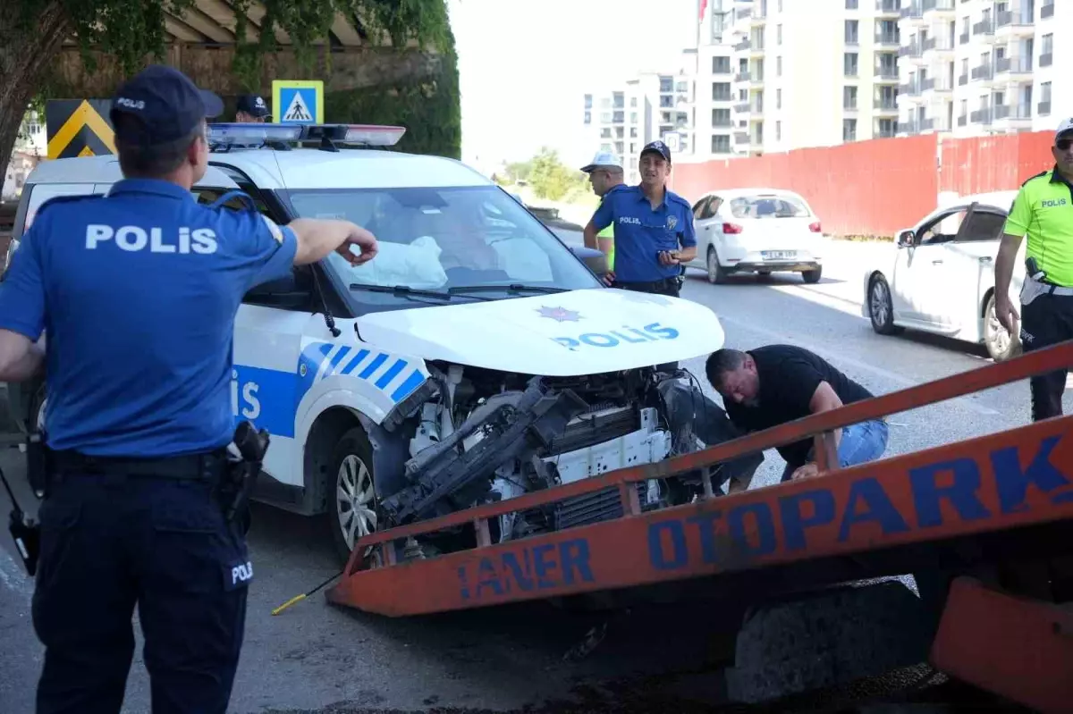 Samsun'da Polis Aracı ile Otomobil Çarpıştı: 4 Yaralı