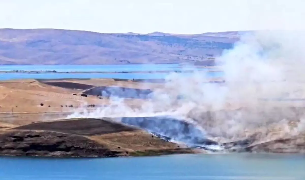 Tunceli'de Anız Yangını Kontrol Altına Alındı