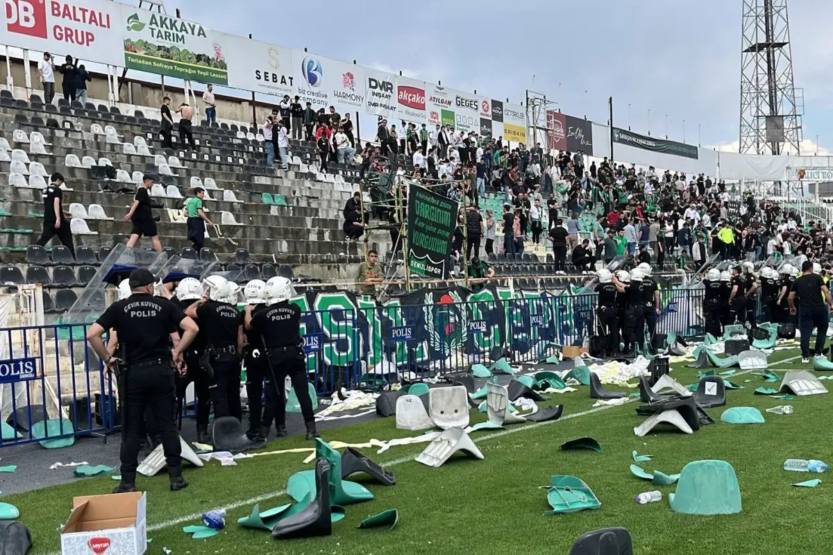 Türk futbolunun çınarı Denizlispor'a ikinci kez -12 puan cezası! Kapanmanın eşiğindeler