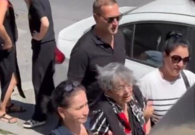 Ünlü oyuncu Emre Alp Törün son yolculuğuna uğurlanıyor Ünlü oyuncu Emre Alp Törün son yolculuğuna uğurlanıyor