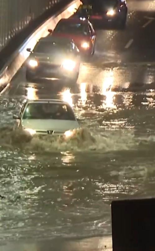 Life was paralyzed in Ankara! Here are the images from the heavy rain captivity in the capital