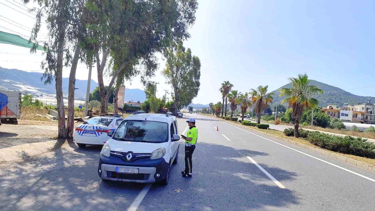 Antalya'da Trafik Denetimlerindeki Cezalar Dikkat Çekiyor