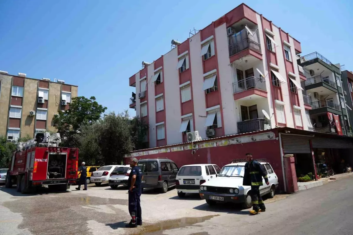 Antalya'da Apartmanda Elektrik Yangını: Panik Anları