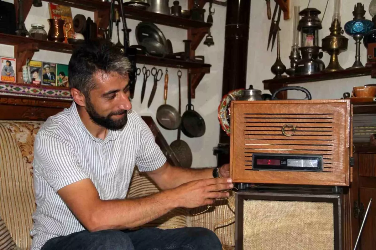 Atık Malzemelerden Nostaljik Radyolar Yapan Niyazi Hararcı