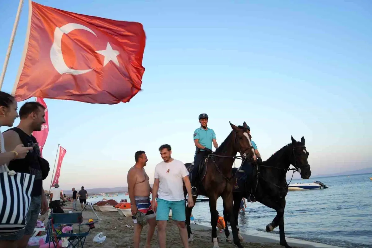 Ayvalık'ta Yaz Sezonunda Atlı Jandarma ile Güvenlik Sağlanıyor