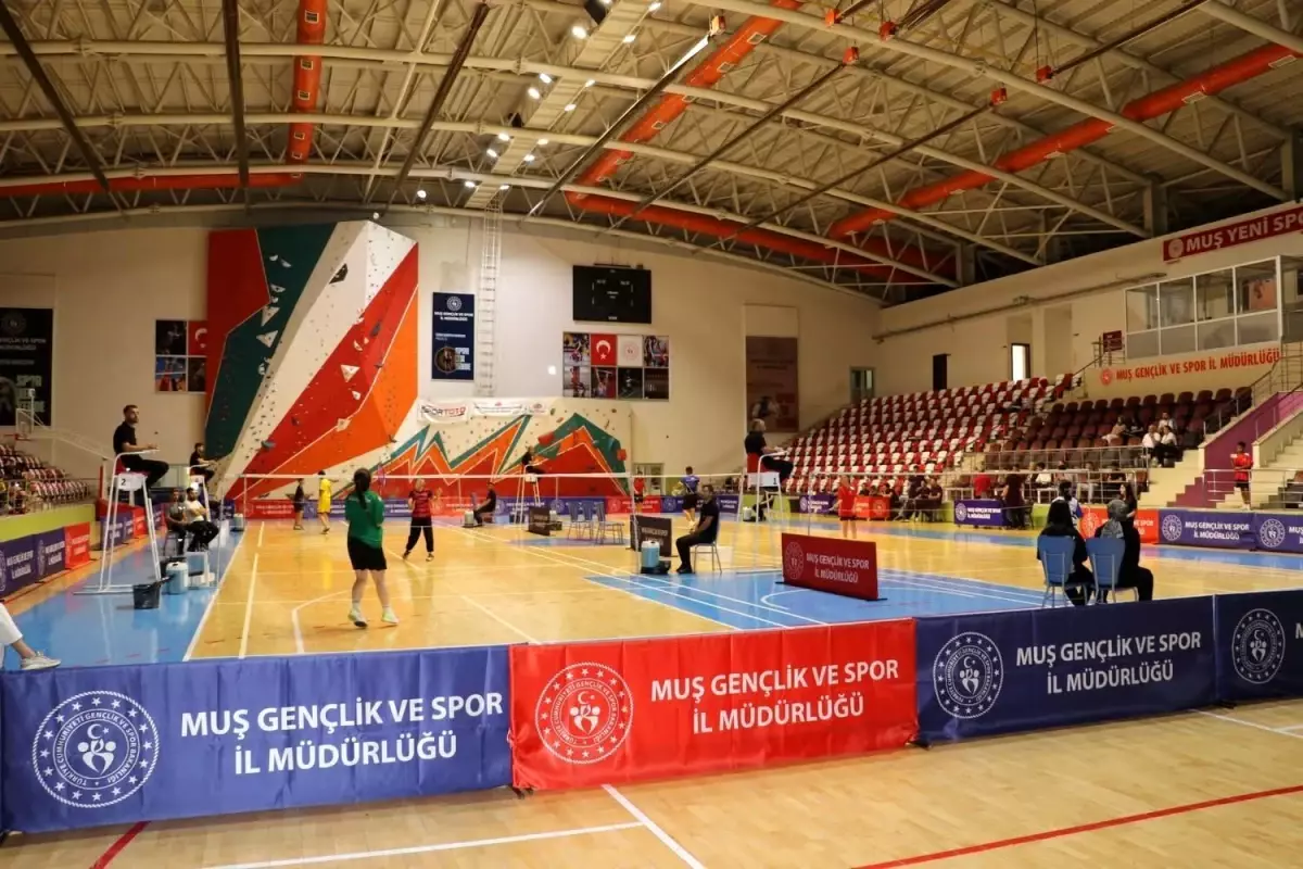 Muş'ta Anadolu Yıldızlar Ligi Badminton Müsabakaları Başladı