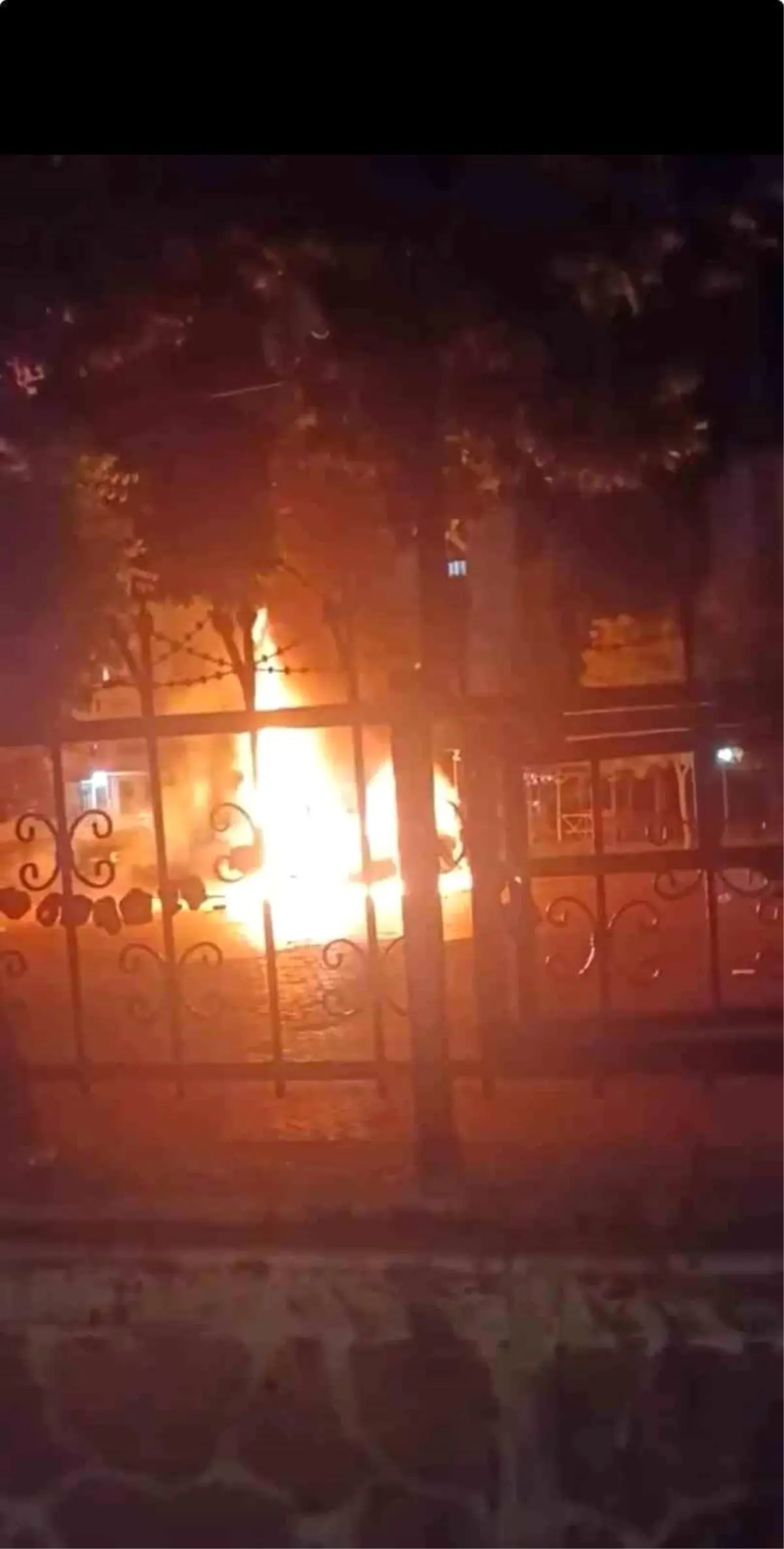 Diyarbakır'da Şahıs Aracını ve Kendini Yaktı
