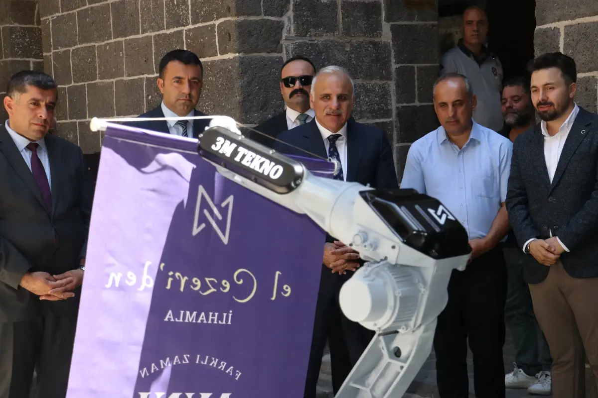 Diyarbakır'da Yerli Robot Kol Üretildi