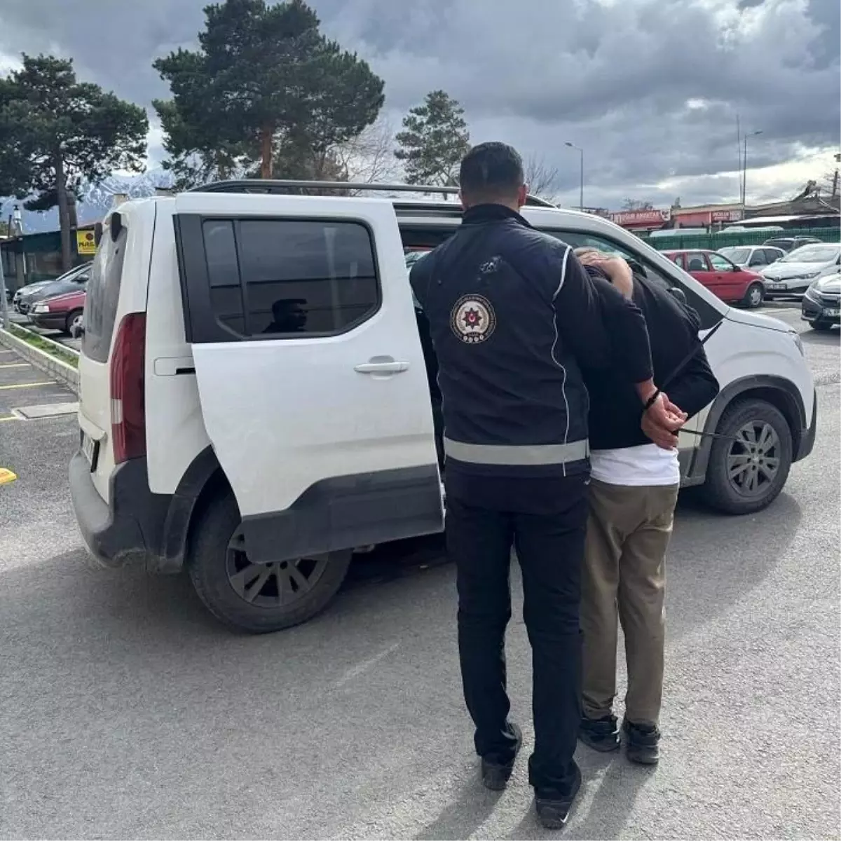 Erzincan'da Suçlulara Yönelik Operasyonda 18 Şahıs Yakalandı