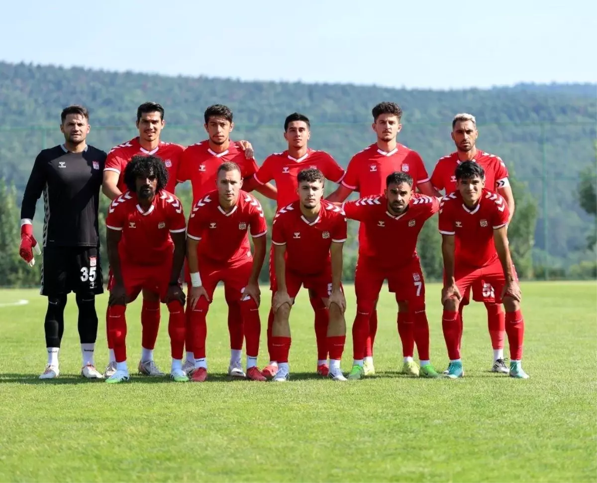 Sivasspor, İran Ligi Takımı Tractor FC'ye 4-0 Mağlup Oldu