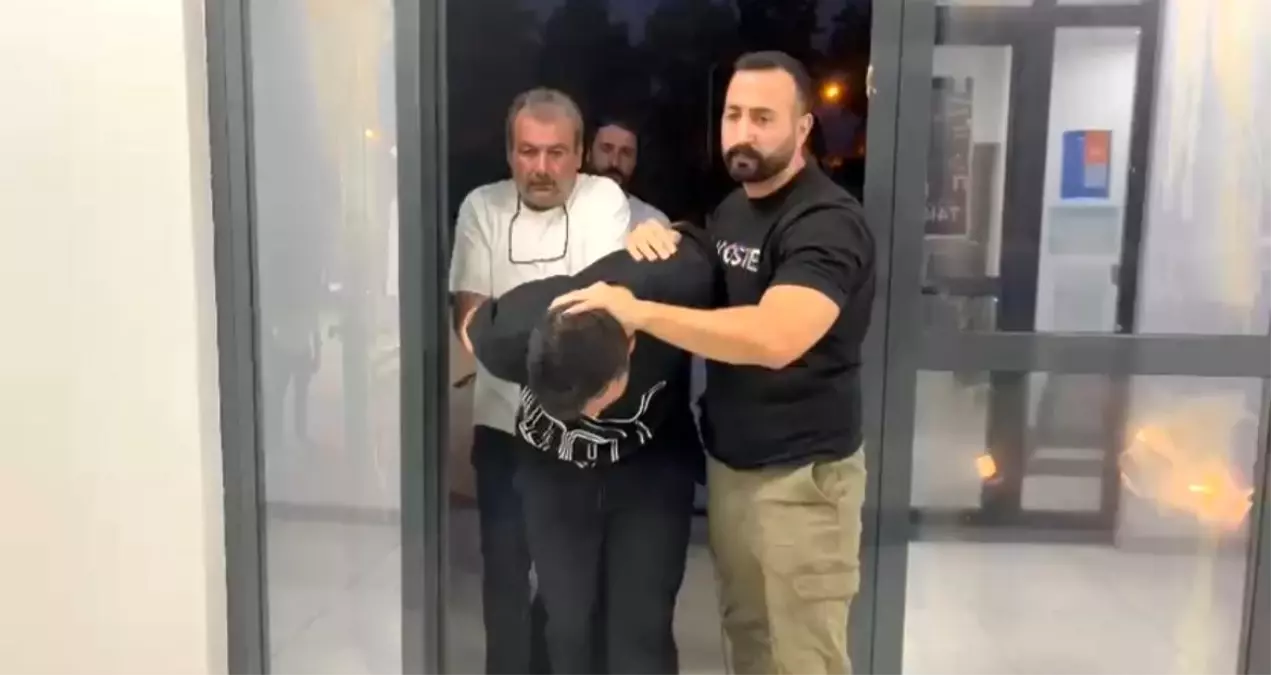 Bursa'da Cuma Namazı Çıkışında Silahlı Saldırı: 4 Yaralı