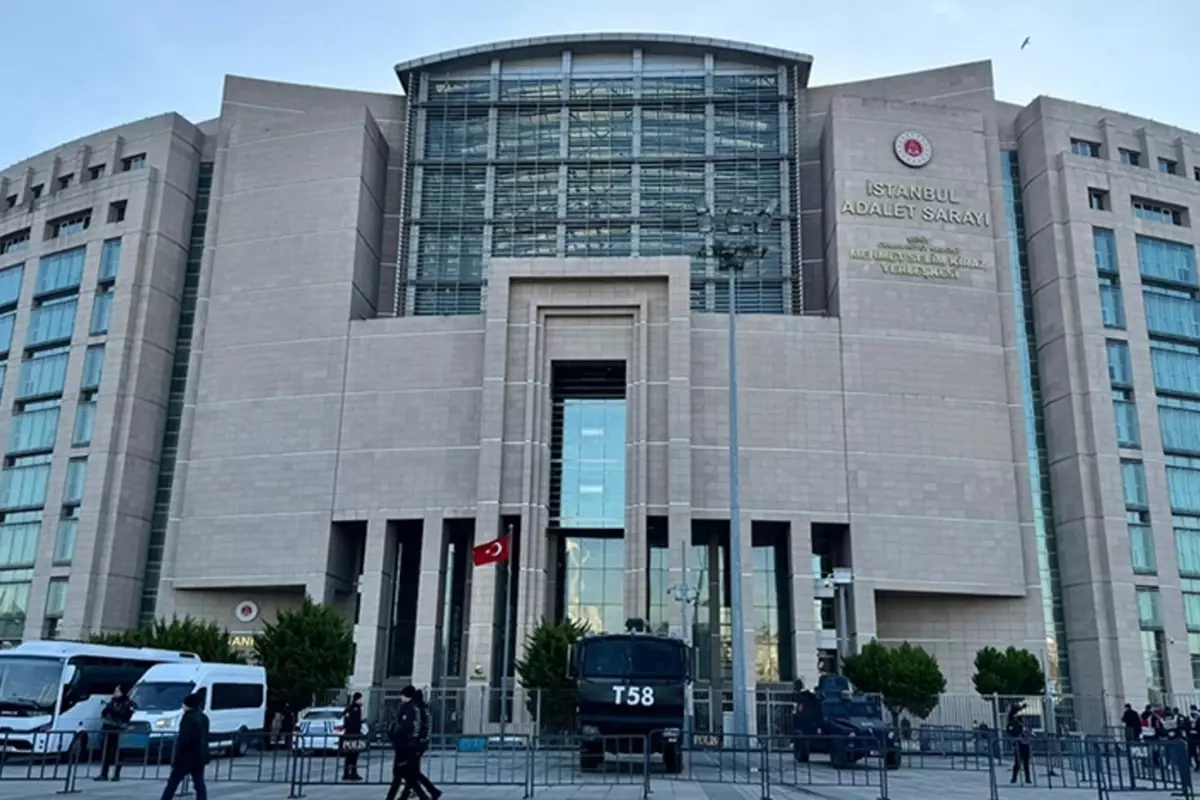 İBB'ye yeni operasyon! 14 şüpheli gözaltına alındı, 4 kişi aranıyor