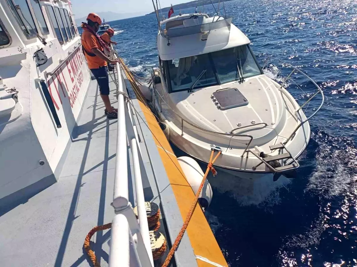 Bodrum Açıklarında Su Alan Tekne Kurtarıldı
