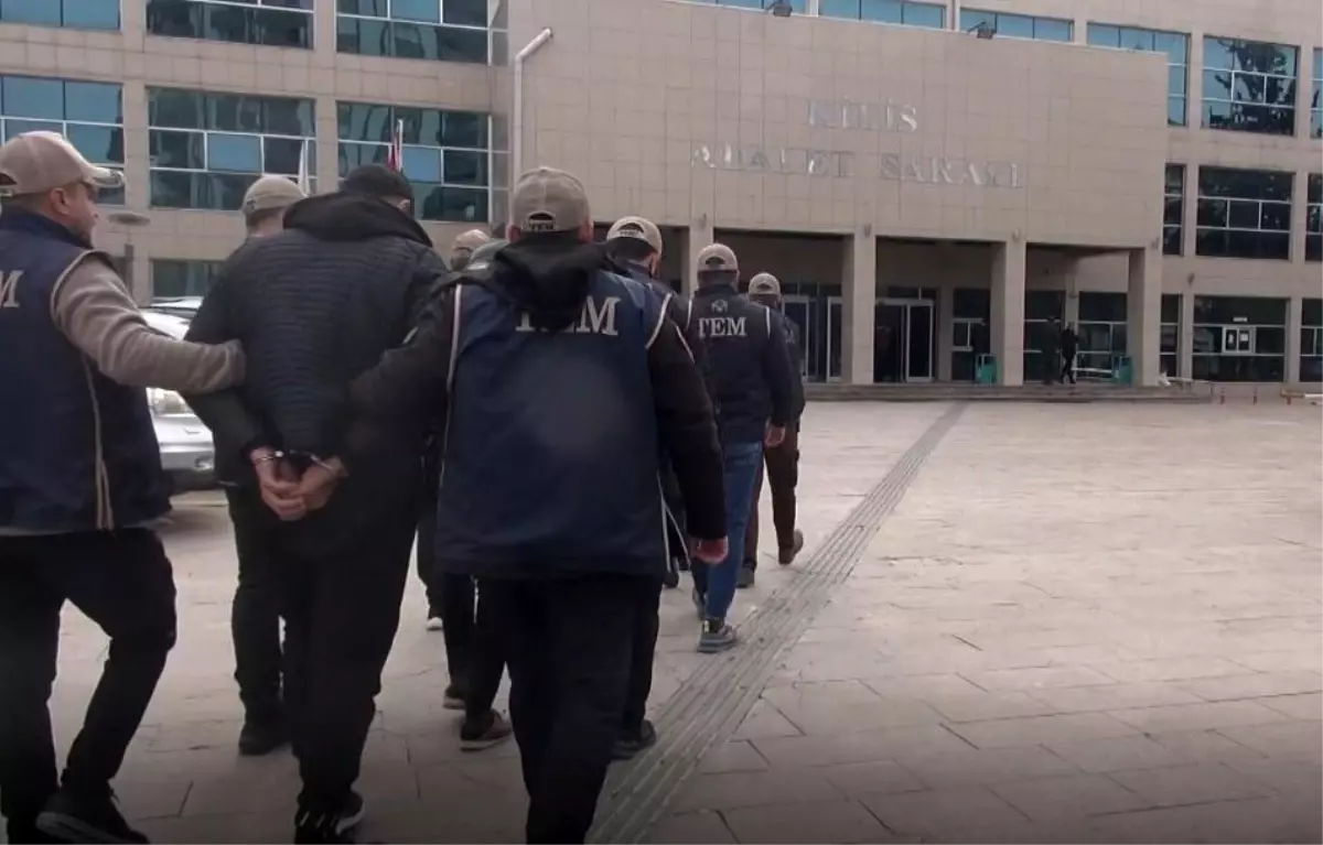 Kilis'te DEAŞ ve FETÖ Terör Örgütlerine Operasyon: 20 Şüpheli Gözaltına Alındı
