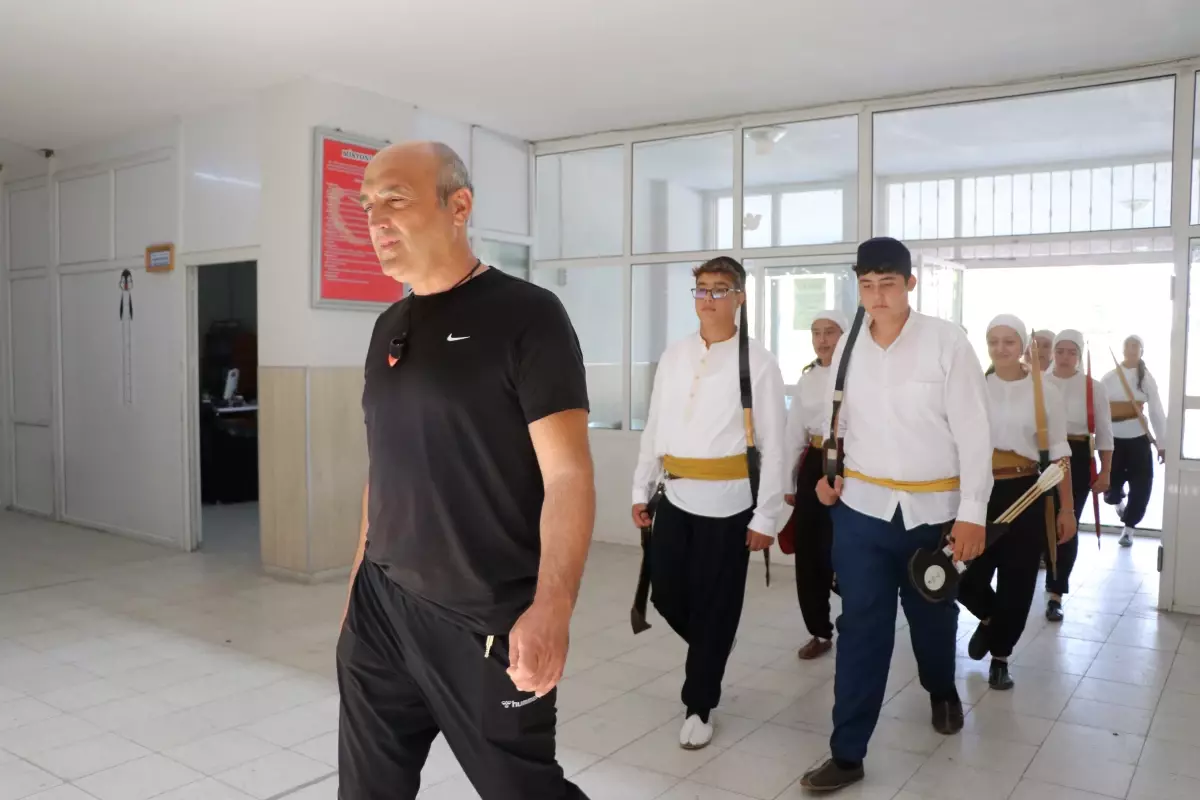 Kayseri'deki Öğrenciler Geleneksel Türk Okçuluğunda Dereceler Elde Ediyor