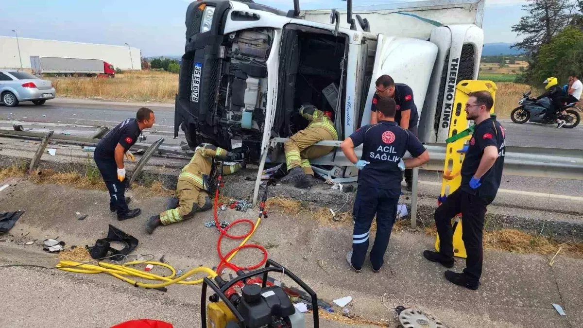 Bursa-Balıkesir Karayolunda Feci Kaza: Kamyon Devrildi, Sürücü Ağır Yaralı