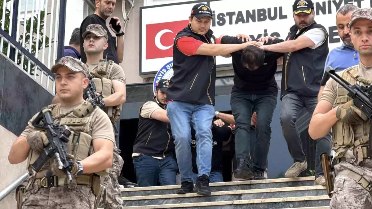 Küçükçekmece'de Silahlı Çatışma: 2 Yaralı, 3 Şüpheli Yakalandı