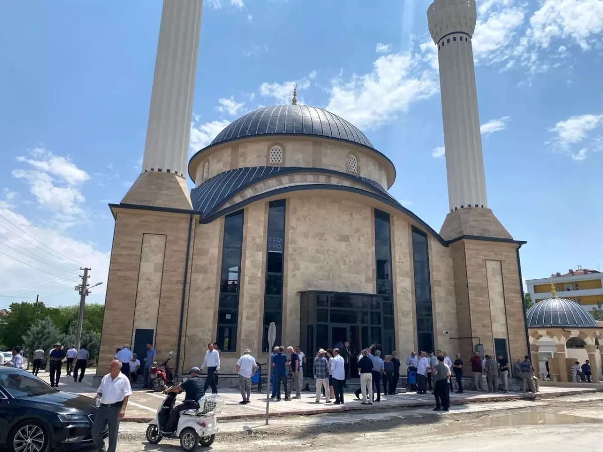 Kulu'da Mescid-i Aksa Camii'nde İlk Cuma Namazı Kılındı