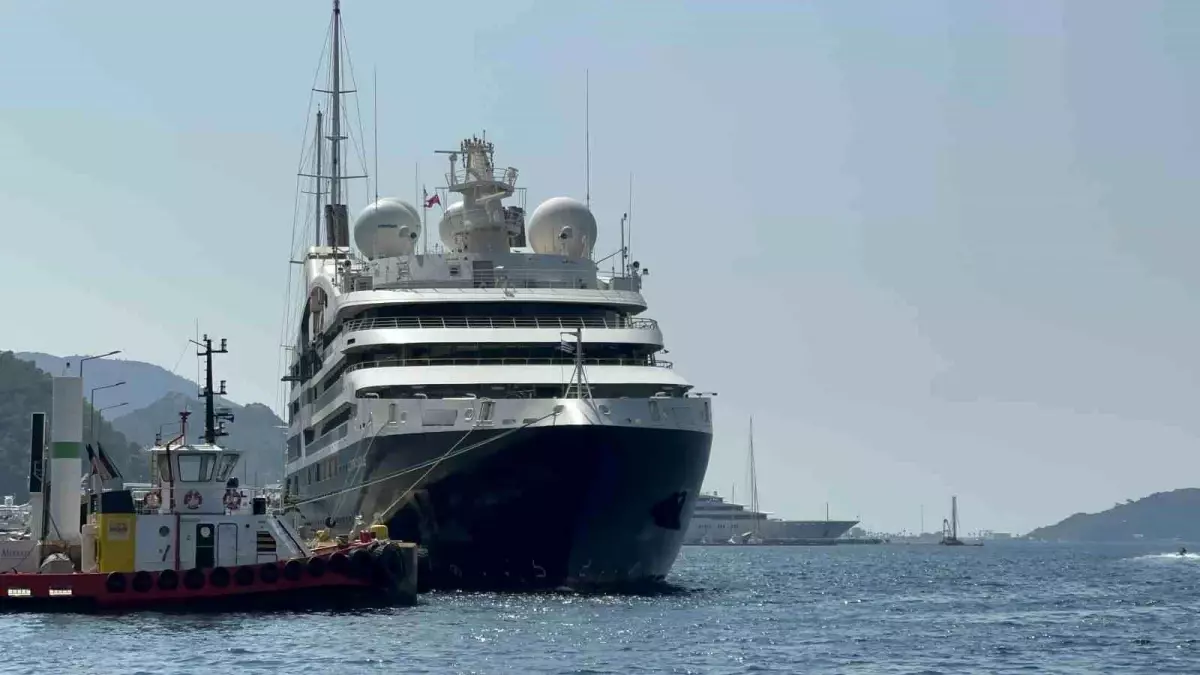 Le Dumont D'urville Cruise Gemisi Marmaris'e Demir Attı