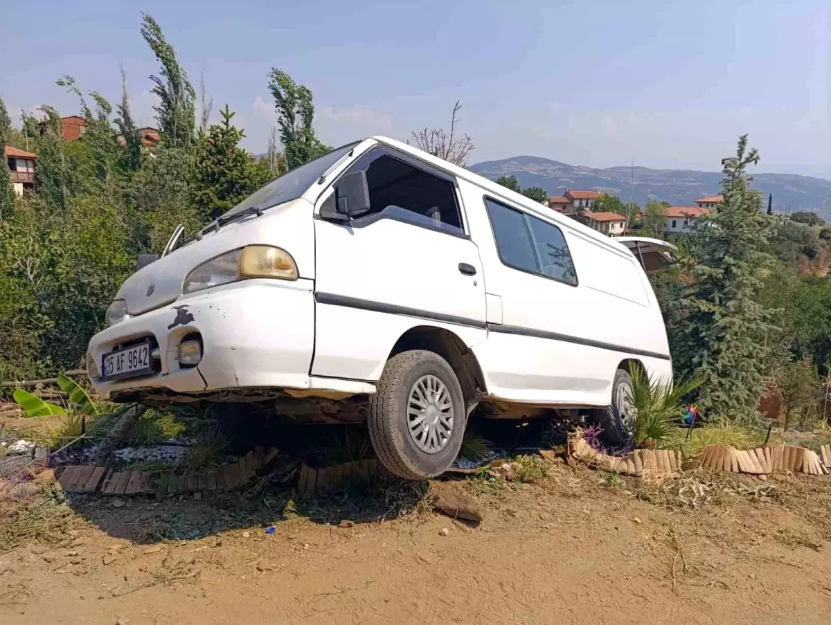 İzmir'de İş Kazası: Bir İşçi Araç Altında Kaldı