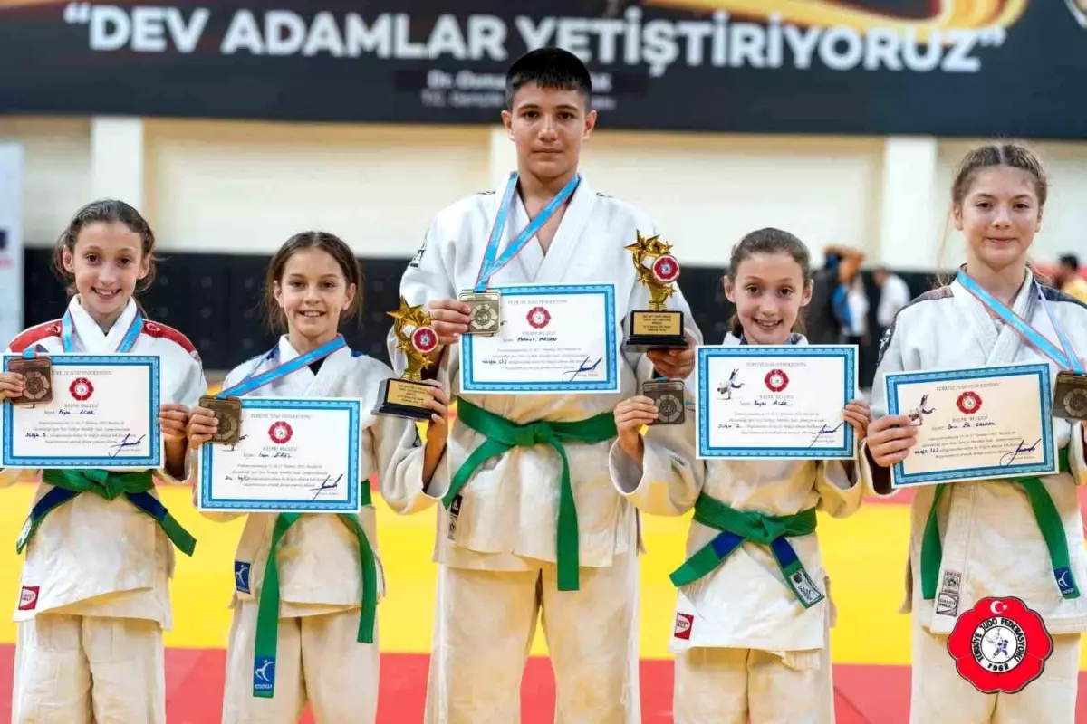 Salihli Judocuları Mardin'de Şampiyon Oldu